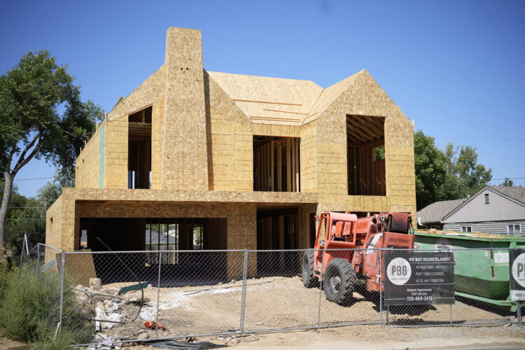 Average long-term mortgage rate jumps to highest level since 2001